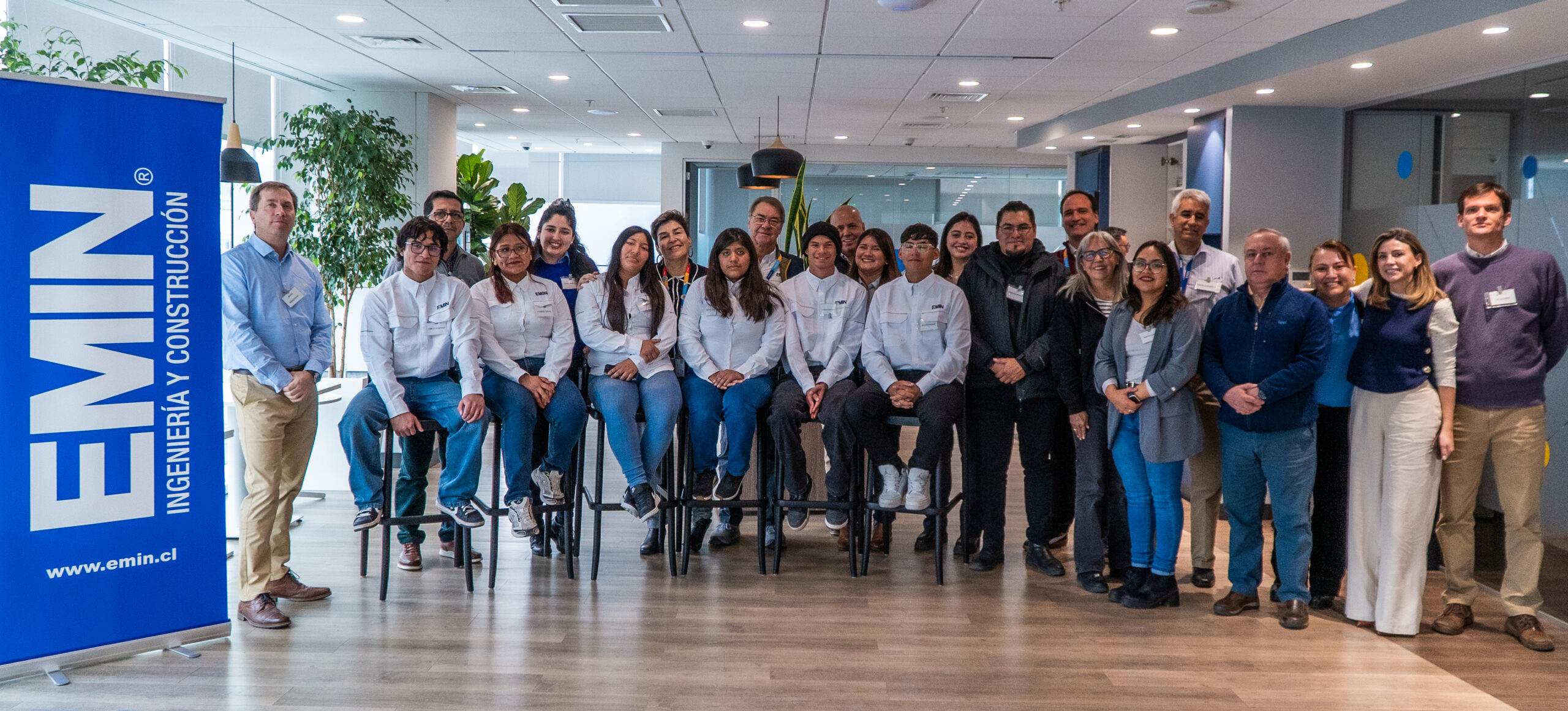 EMIN recibe a estudiantes de liceos técnicos del norte del país